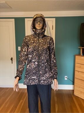 Lululemon, geometric grid, hooded, windbreaker jacket- **Not waterproof**